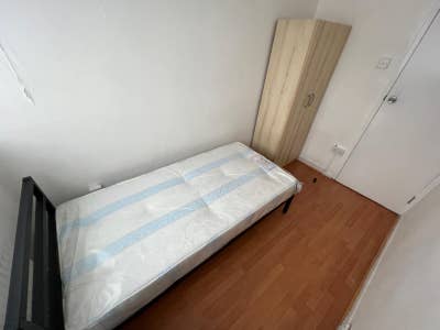 Brand New Room in E1 Main Photo
