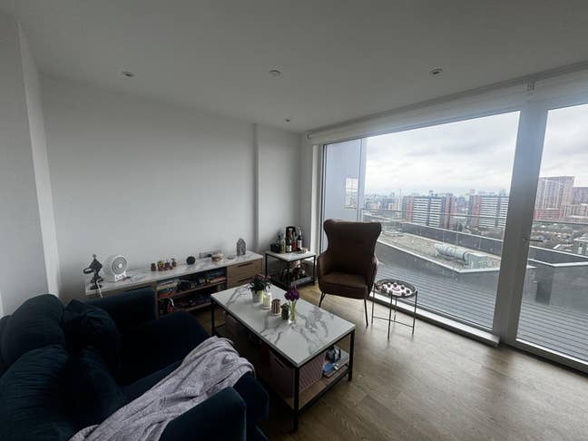 Entire 2-Bedroom High-Rise Apartment  Main Photo