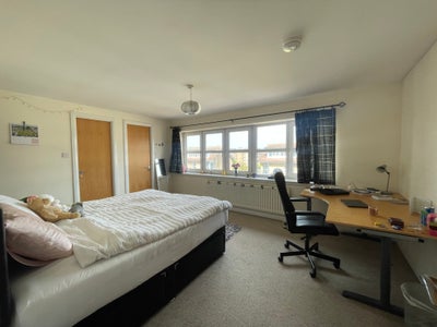 En-suite king size room for rent  Main Photo
