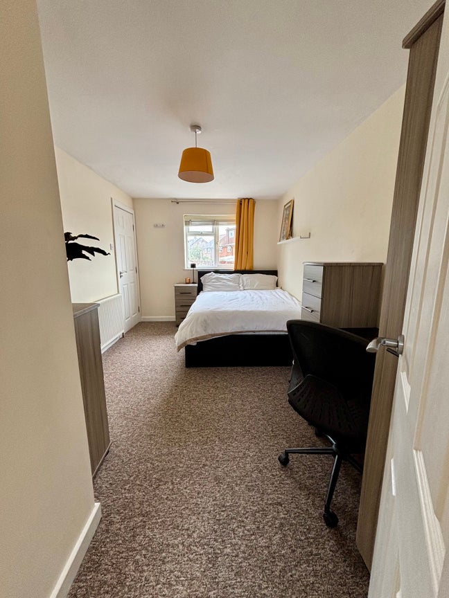 Very nice en suite room in a quiet house Main Photo