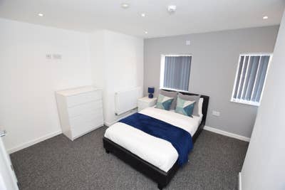 Lovely Ensuite Double Room DY9 Main Photo