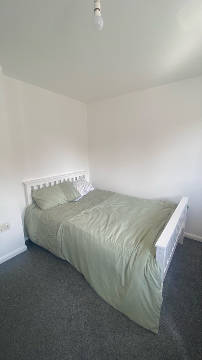 Spacious Double Room for rent in SE28  Main Photo