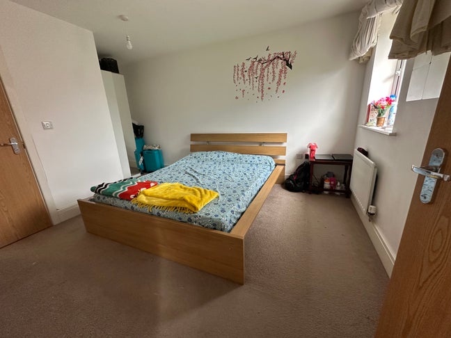Private Ensuite Room available for female tenant. Main Photo