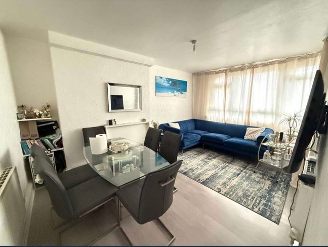 Spacious 3 Bedroom in SW11 Main Photo