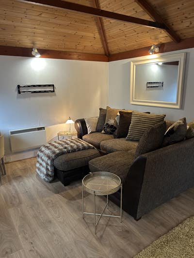 A delightful separate annex with all amenities,  Main Photo