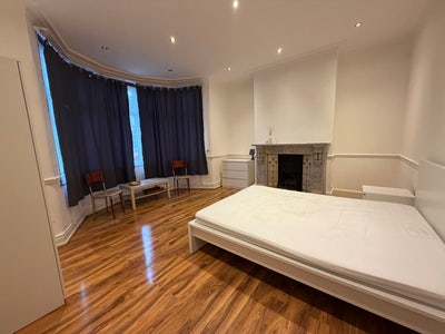 Room for rent in Ilford  Main Photo
