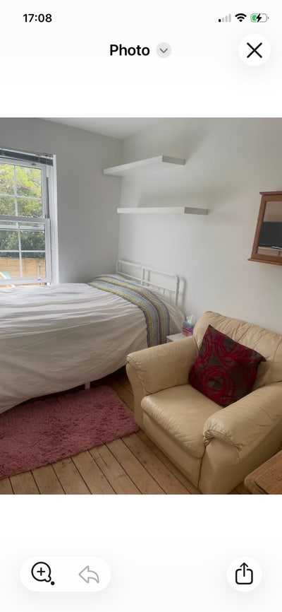 Double room in peaceful home Main Photo