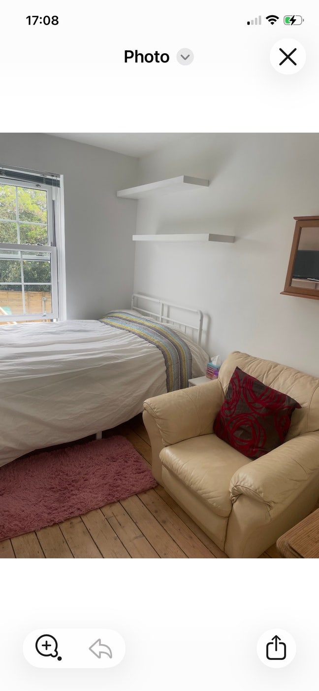 Double room in peaceful home Main Photo