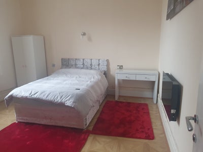 * Large Double Bedroom * Main Photo