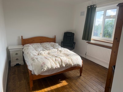 Bright & Spacious Double Room Main Photo