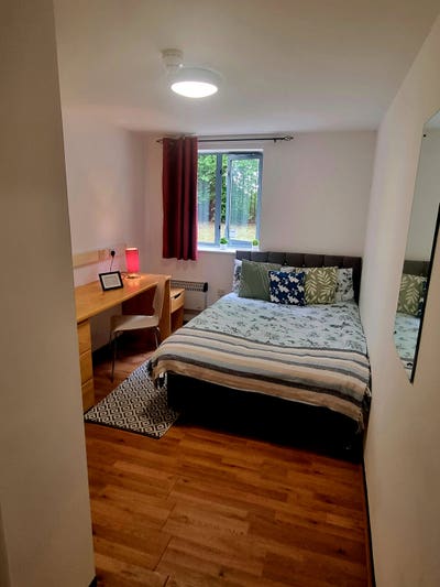 Double Own Bathroom London Greenwich Elizabeth Lin Main Photo