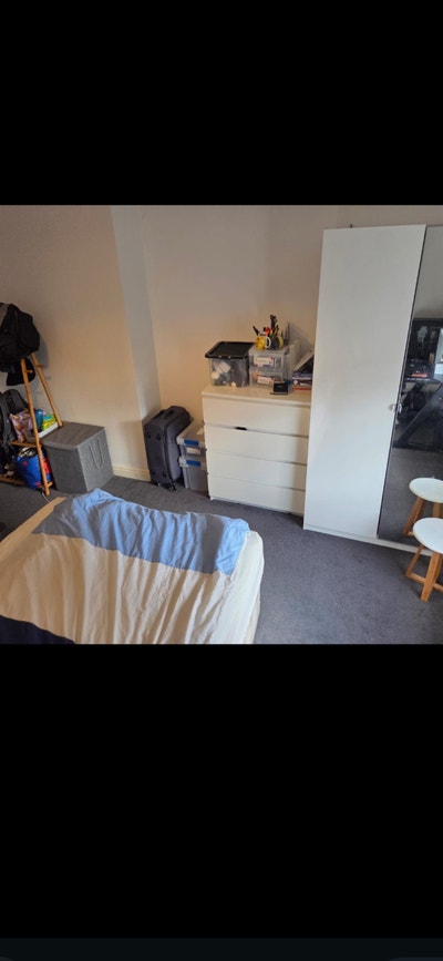 En suite room in professional houseshare Main Photo