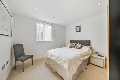 Double Room w/ Private Bathroom | &pound;300/week all-in Main Photo