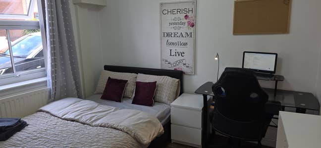 Modern Ensuite Room | Ideal for NHS & Professional Main Photo