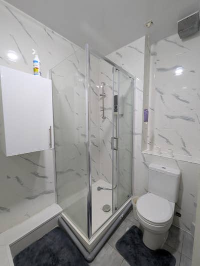 Room to rent (private bathroom) Main Photo