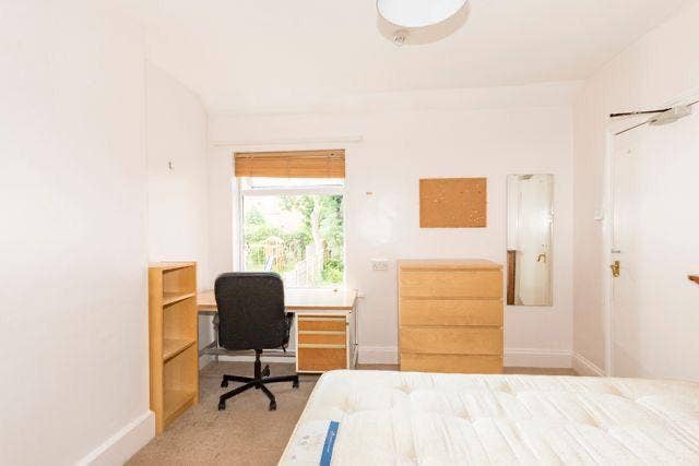 Excellent Value Bills Inc Student house Main Photo
