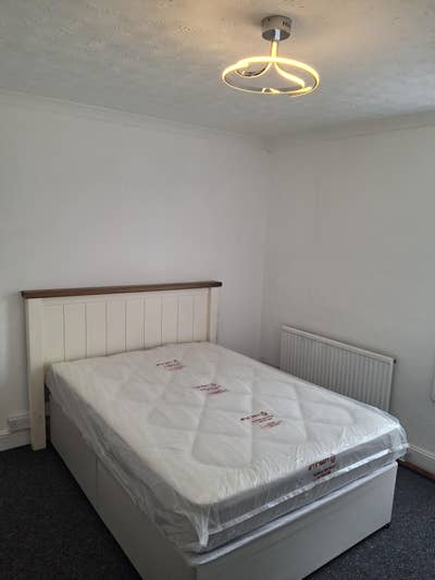 3 Rooms available to rent in Chatham Me4 Main Photo