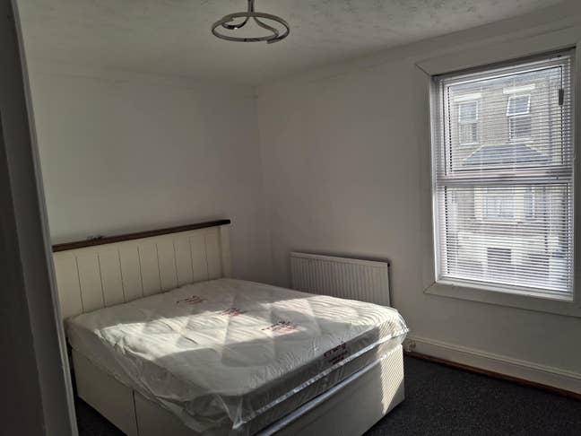 3 vacants rooms available to rent in Chatham Me4 5 Main Photo