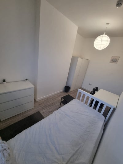 Room in Castleford City Centre Main Photo