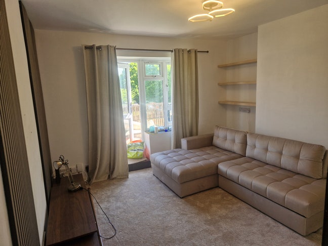 1 bed flat max 12 month term  Main Photo