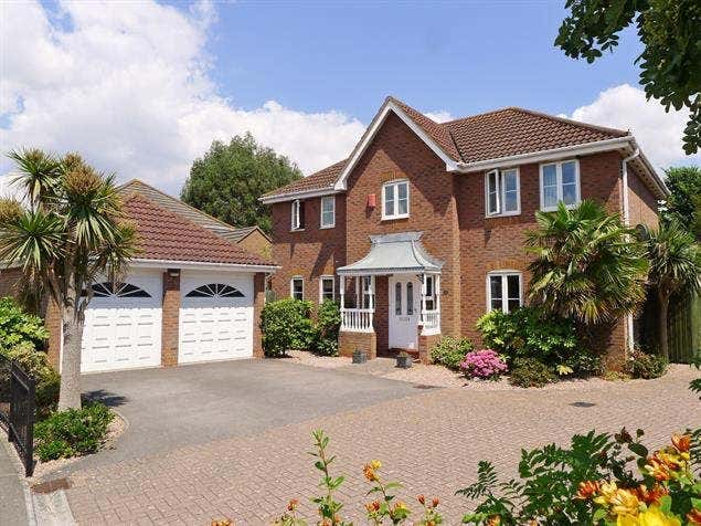 Double Room  available in Luxury house Main Photo