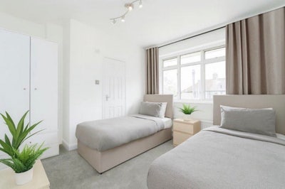Large double room en-suite with own kitchen Main Photo