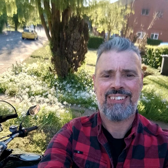 Professional Male seeks a single or double room Main Photo