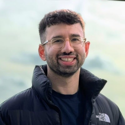 Professional looking to flatshare Main Photo