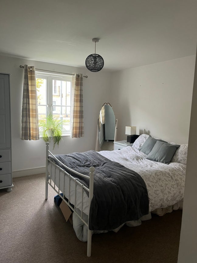 Shared 2 Bedroom Flat 5 Mins Walk From Station Main Photo
