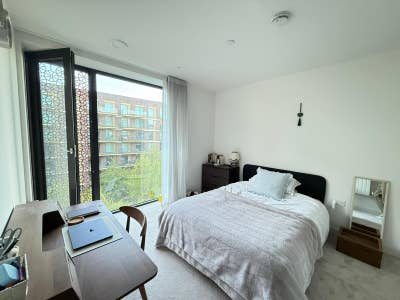 Modern room + Gym, Pool & Own Bathroom (E16) Main Photo