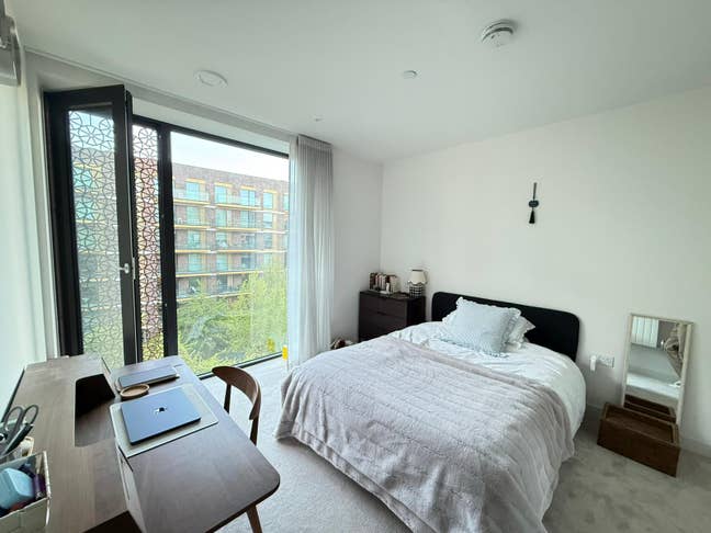 Modern room + Gym, Pool & Own Bathroom (E16) Main Photo