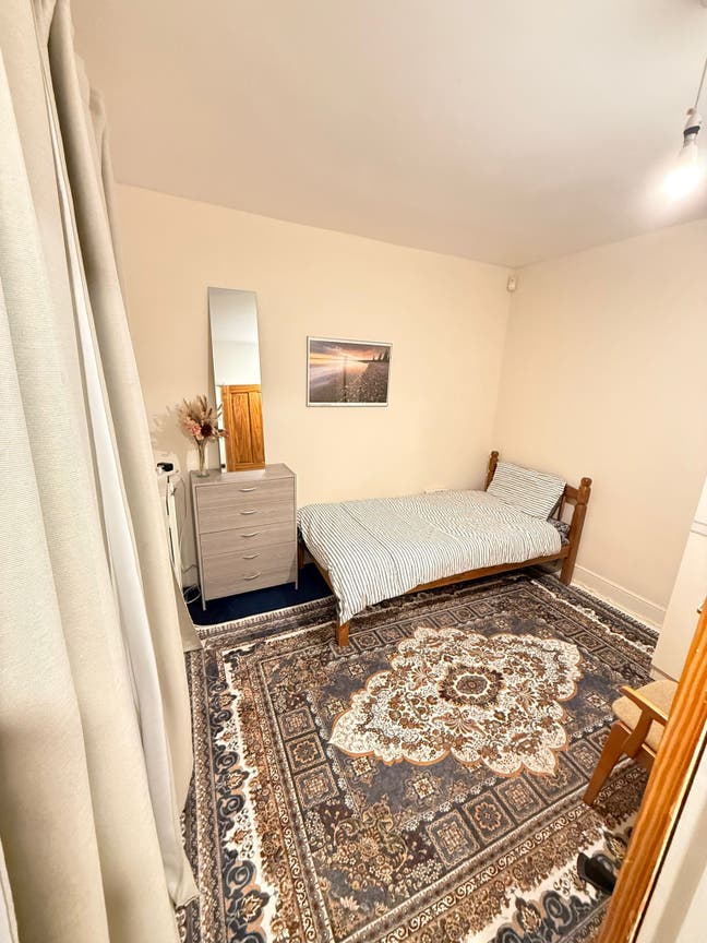 Room To rent Main Photo