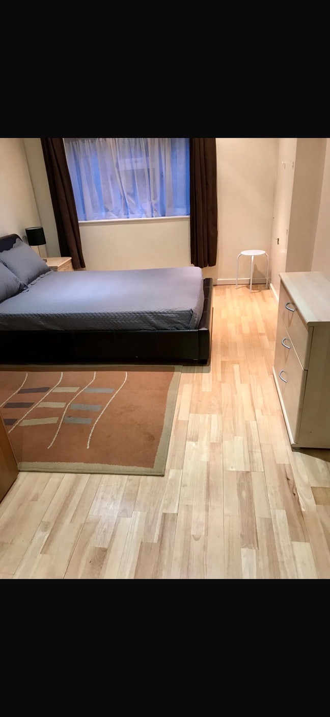 Lovely double room in Canary Wharf area Main Photo