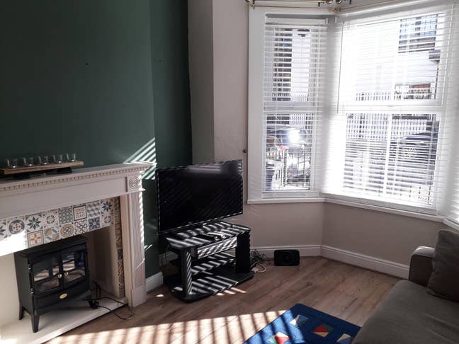 Double room in quiet street in Splott Main Photo