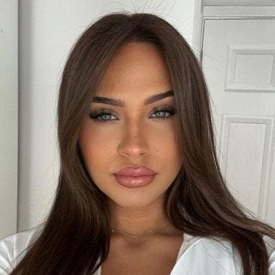 Professional Female seeks a double room Main Photo