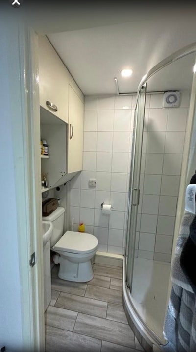 Single room for rent in cosy home in langley  Main Photo