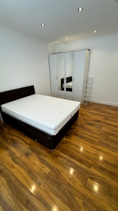 Luxury female big double bedroom for rent  Main Photo