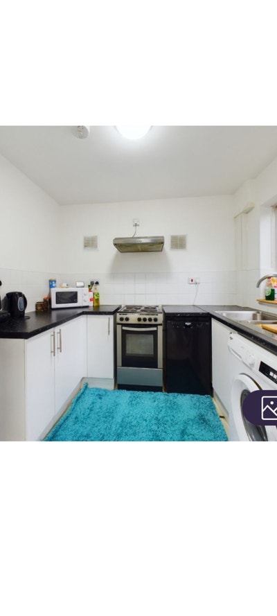 Room to let for female  Main Photo