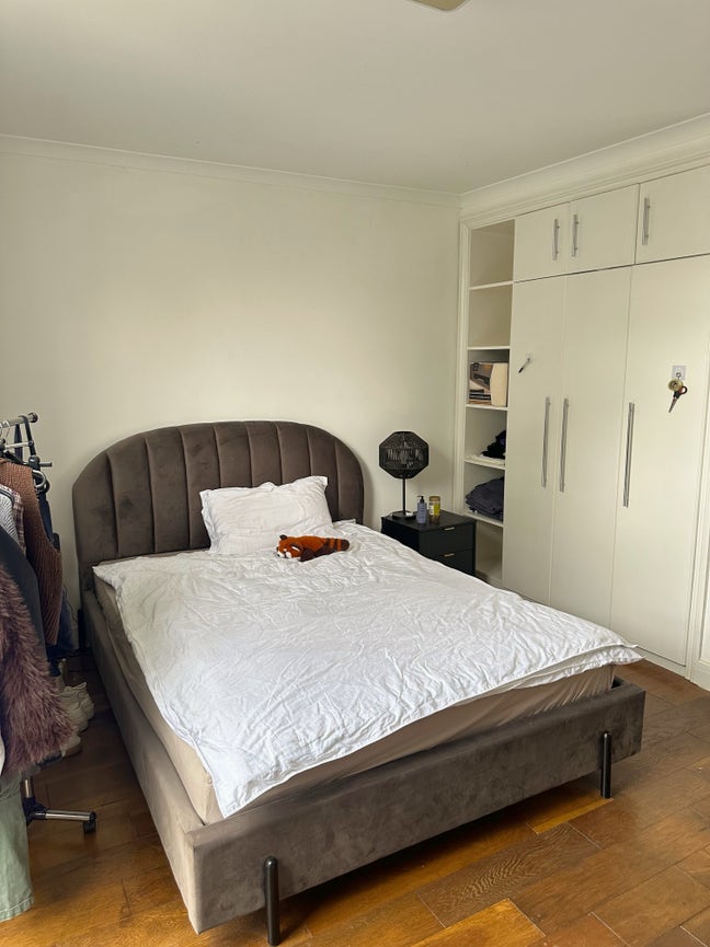 🏡 South Kensington Sunny Large Ensuite Room  Main Photo