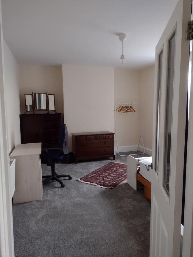Spacious (16m2) double room in central Didcot Main Photo