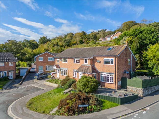 Double Bedroom to rent in Ashbury Drive Main Photo
