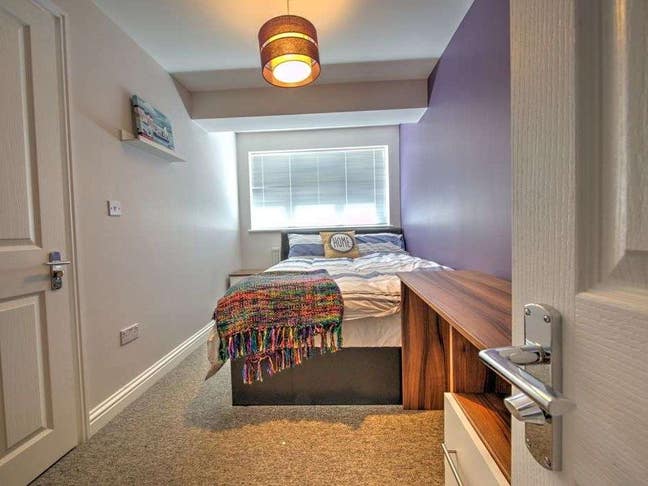Ensuite Rooms Available 🏡 Hillview Crescent Main Photo