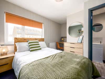 Brand New SHORT LET Rooms in Cowley! 🏡 Main Photo