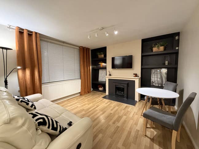 Stylish 1-Bed Riverside Flat | Bills In | Chiswick Main Photo