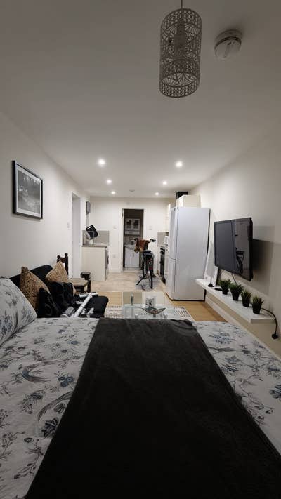 Modern Studio Room for Rent Main Photo