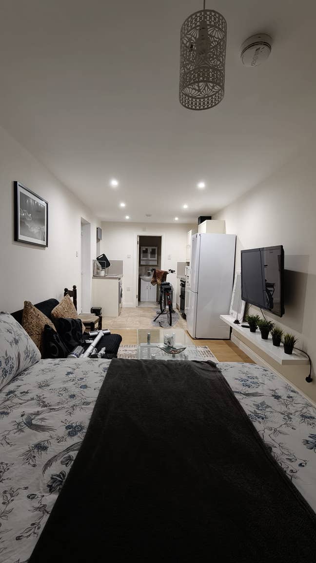 Modern Studio Room for Rent Main Photo