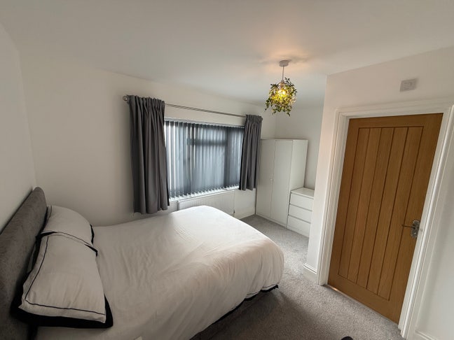 Double Room with En-suite - BILLS INC Main Photo