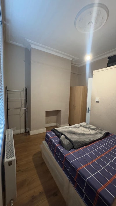 Sharing Room Main Photo