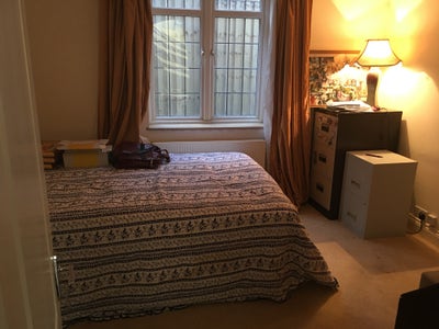 Chertsey - Beautiful, double room &  own bathroom Main Photo
