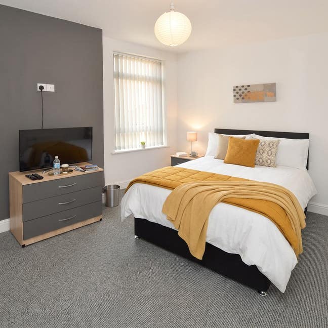 Enquire Before They’re Gone @ Balfour Street Main Photo